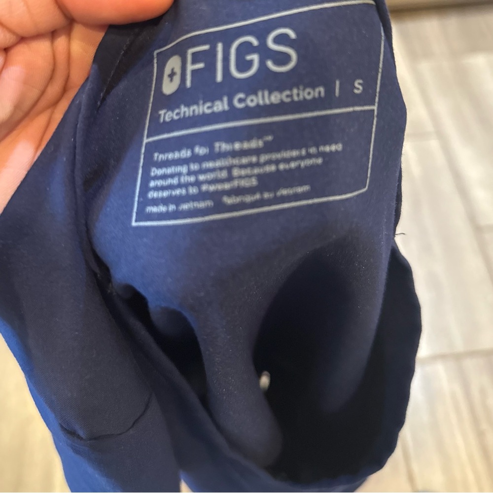 Figs Sz S Scrub Top - Picture 3 of 3
